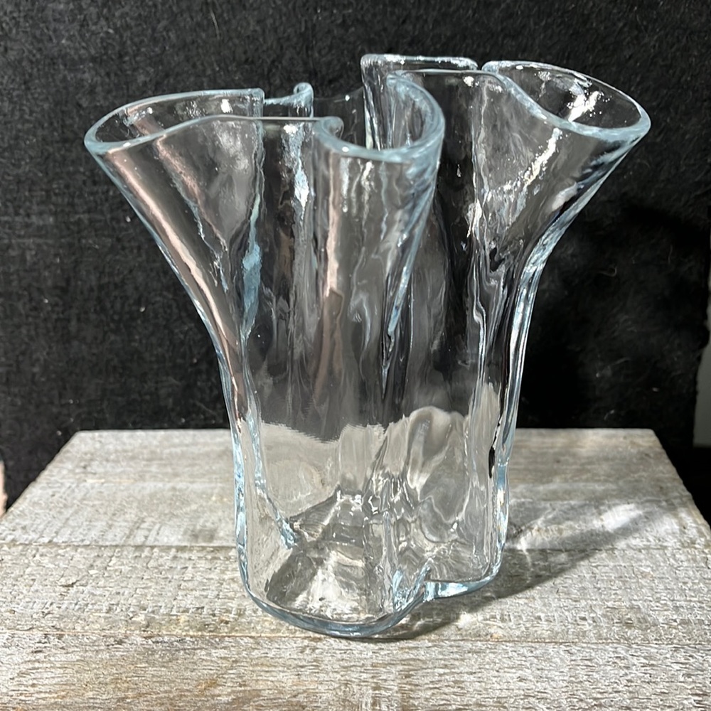 Muurla Handmade Glass Finland Textured Freeform Handkerchief Vase  6 inches